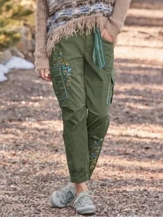 Pants - Sundance Olive Embroidered Cargo Pants. Size 6. EUC